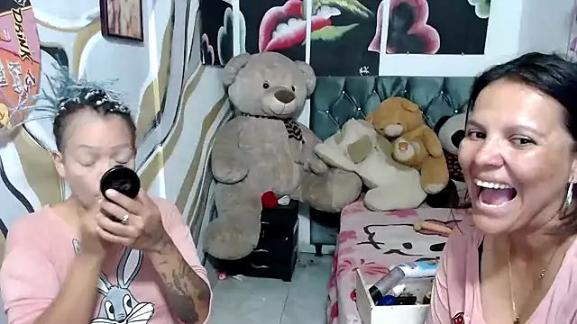 manzanahot9 online show from 09-11-25, 07:03