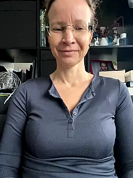 AnnikaRose online show from 10-24-25, 07:05