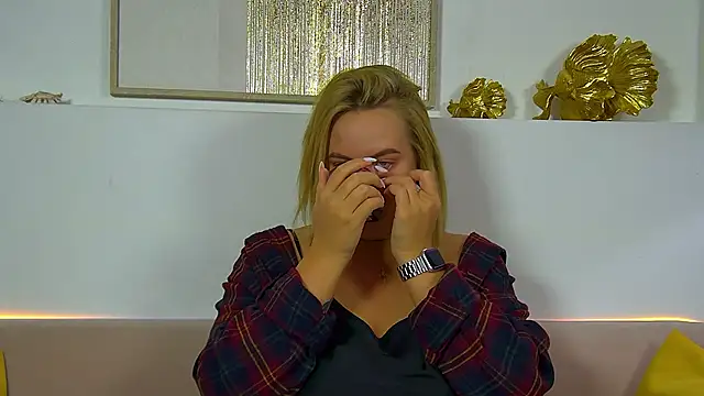 MariaNeumann online show from 11-21-25, 06:39