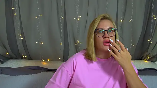 MariaNeumann online show from 11-22-25, 06:29