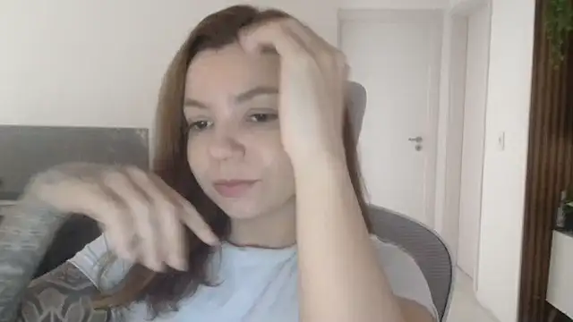 Snapshot of HotRuiva chatting on 09-25-25, 02:10 HotRuiva online show from 09-25-25, 02:10