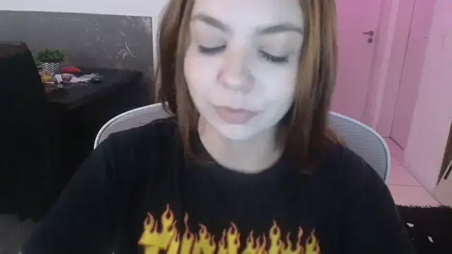 Snapshot of HotRuiva chatting on 10-12-25, 09:47 HotRuiva online show from 10-12-25, 09:47