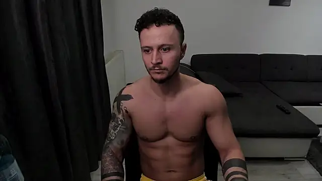 Snapshot of Richarddarell1 chatting on 12-29-24, 06:35 Richarddarell1 online show from 12-29-24, 06:35