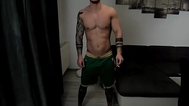 Snapshot of Richarddarell1 chatting on 10-22-25, 04:57 Richarddarell1 online show from 10-22-25, 04:57