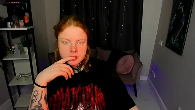 Cassie xKiss online show from 11-15-25, 08:49