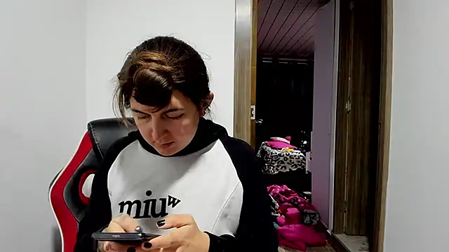 Snapshot of Sweet-Suck69 chatting on 02-19-25, 04:44 Sweet-Suck69 online show from 02-19-25, 04:44