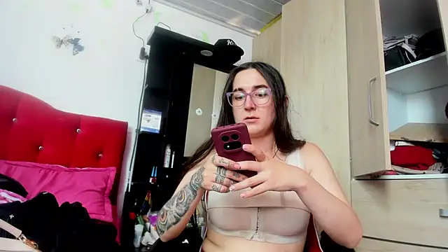 Snapshot of Sweet-Suck69 chatting on 09-22-25, 06:32 Sweet-Suck69 online show from 09-22-25, 06:32