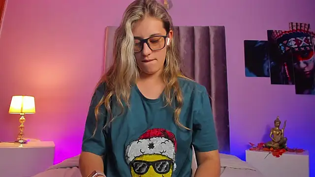 Giia paiige18 online show from 12-19-24, 07:18