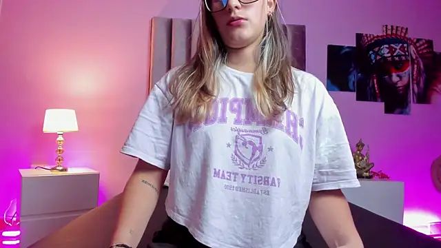 Giia paiige18 online show from 02-22-25, 03:56