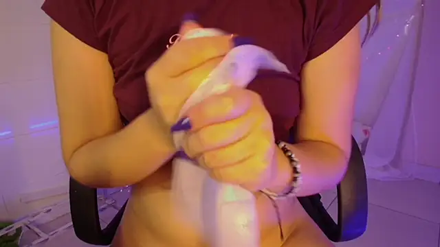 Giia paiige18 online show from 10-28-25, 01:09