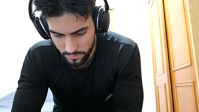 Snapshot of Jackyrose chatting on 12-14-24, 03:51 Jackyrose online show from 12-14-24, 03:51