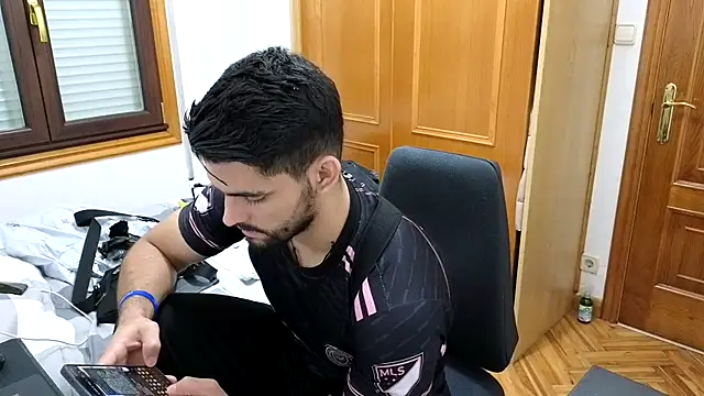 Snapshot of Jackyrose chatting on 01-28-25, 03:25 Jackyrose online show from 01-28-25, 03:25