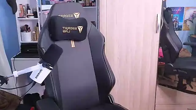 Snapshot of MemiKouki chatting on 01-14-25, 04:50 MemiKouki online show from 01-14-25, 04:50