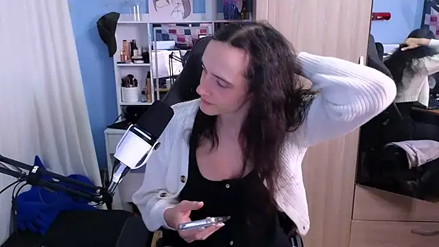 Snapshot of MemiKouki chatting on 01-24-25, 09:05 MemiKouki online show from 01-24-25, 09:05