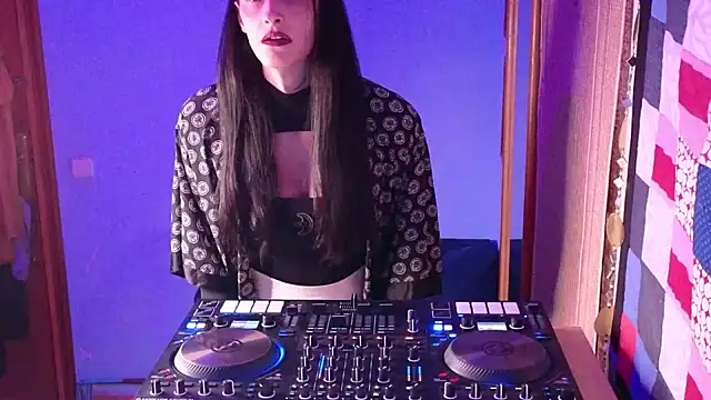 Snapshot of MemiKouki chatting on 03-15-25, 07:48 MemiKouki online show from 03-15-25, 07:48