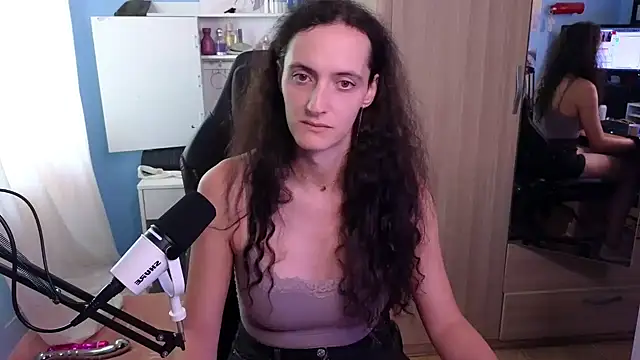 Snapshot of MemiKouki chatting on 09-22-25, 04:09 MemiKouki online show from 09-22-25, 04:09