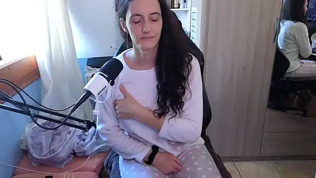 Snapshot of MemiKouki chatting on 09-25-25, 02:32 MemiKouki online show from 09-25-25, 02:32