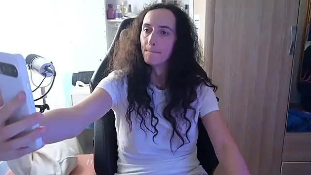 Snapshot of MemiKouki chatting on 09-28-25, 02:11 MemiKouki online show from 09-28-25, 02:11