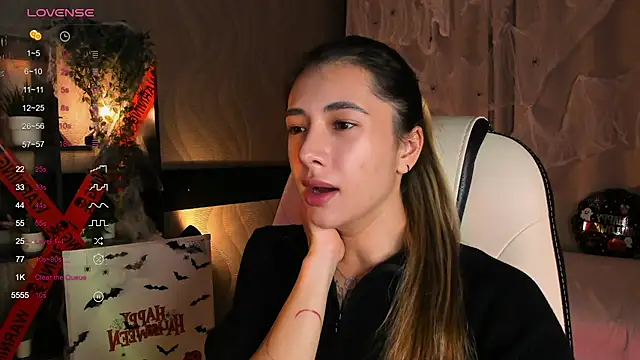 DarlaLike online show from 10-31-25, 03:40