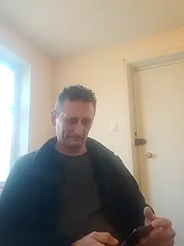 Snapshot of Viause_Kentauelle chatting on 02-25-25, 01:28 Viause Kentauelle online show from 02-25-25, 01:28