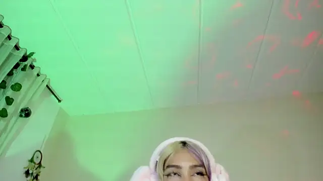 Snapshot of party-naugthysex chatting on 01-02-25, 09:43 party-naugthysex online show from 01-02-25, 09:43