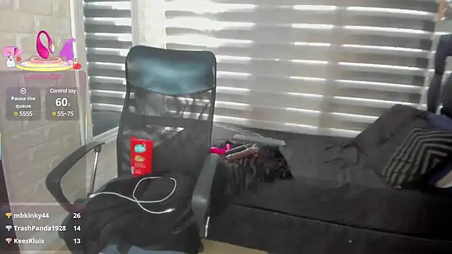 charlotte  G online show from 03-11-25, 12:28