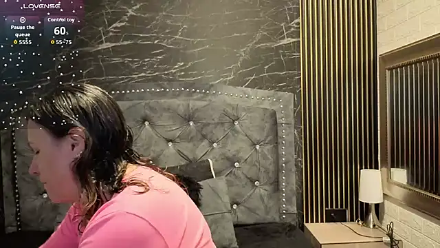 charlotte  G online show from 11-23-25, 08:47