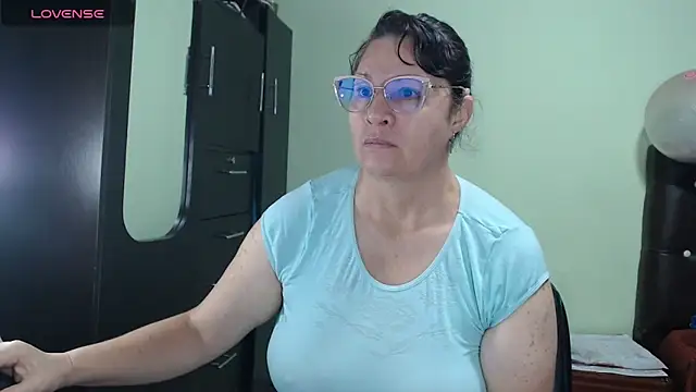 Snapshot of hairyglad69 chatting on 02-19-25, 01:50 hairyglad69 online show from 02-19-25, 01:50