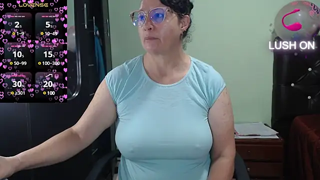 Snapshot of hairyglad69 chatting on 03-13-25, 08:11 hairyglad69 online show from 03-13-25, 08:11