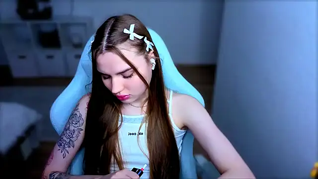 StellaLawless online show from 11-18-25, 07:40