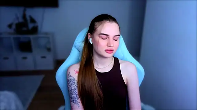 StellaLawless online show from 12-20-25, 07:43