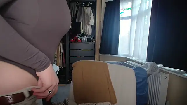 Bustyjessicalouu online show from 10-24-25, 02:46