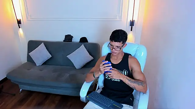 Paradise boy s online show from 12-22-25, 04:48