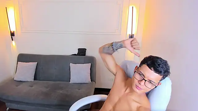 Paradise boy s online show from 01-06-26, 05:16