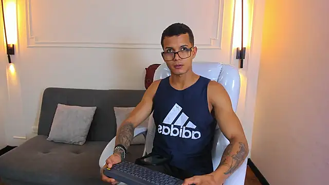 Paradise boy s online show from 02-18-26, 11:11