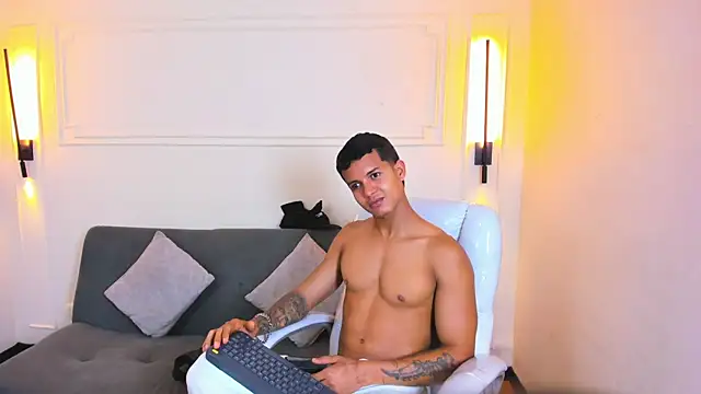 Paradise boy s online show from 04-13-26, 07:52