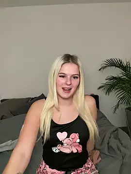 Snapshot of Allylove03 chatting on 12-20-24, 09:28 Allylove03 online show from 12-20-24, 09:28