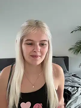 Snapshot of Allylove03 chatting on 12-30-24, 09:59 Allylove03 online show from 12-30-24, 09:59