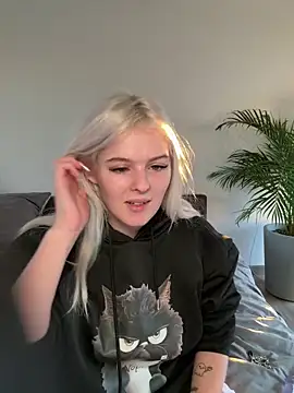 Snapshot of Allylove03 chatting on 01-02-25, 07:44 Allylove03 online show from 01-02-25, 07:44