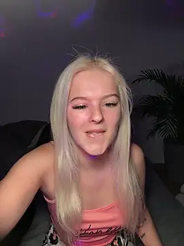 Snapshot of Allylove03 chatting on 01-05-25, 06:46 Allylove03 online show from 01-05-25, 06:46