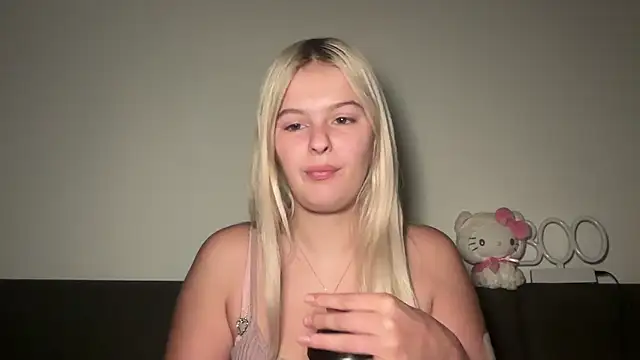 Snapshot of Allylove03 chatting on 06-15-26, 03:20 Allylove03 online show from 06-15-26, 03:20