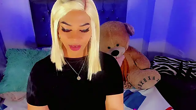 Snapshot of Zakura_hot1 chatting on 01-09-26, 03:20 Zakura hot1 online show from 01-09-26, 03:20