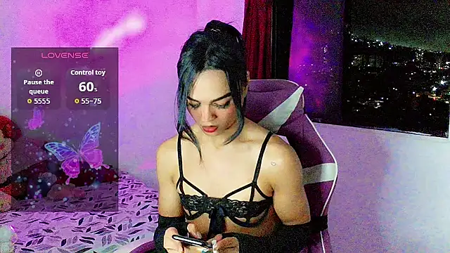 Ms-Zoehans online show from 10-13-25, 03:28