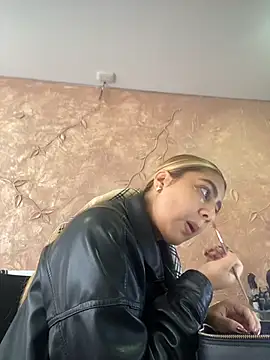 Miabonnett  online show from 11-21-25, 12:15