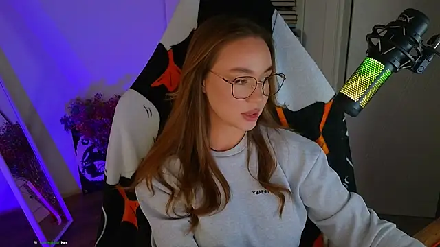 Emili1- online show from 03-18-25, 12:36