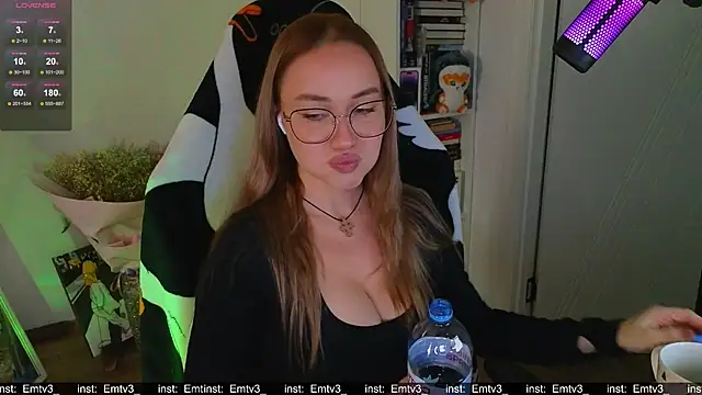 Emili1- online show from 11-21-25, 08:46