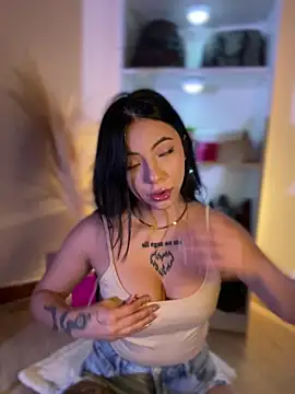 Snapshot of eva_elifee chatting on 11-06-25, 05:08 eva elifee online show from 11-06-25, 05:08