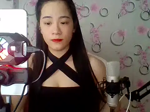 Snapshot of Nana-68 chatting on 02-04-25, 02:53 Nana-68 online show from 02-04-25, 02:53