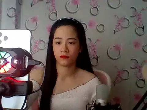 Snapshot of Nana-68 chatting on 02-05-25, 01:04 Nana-68 online show from 02-05-25, 01:04