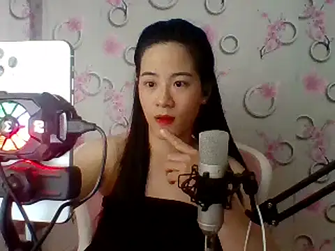 Snapshot of Nana-68 chatting on 02-06-25, 12:48 Nana-68 online show from 02-06-25, 12:48